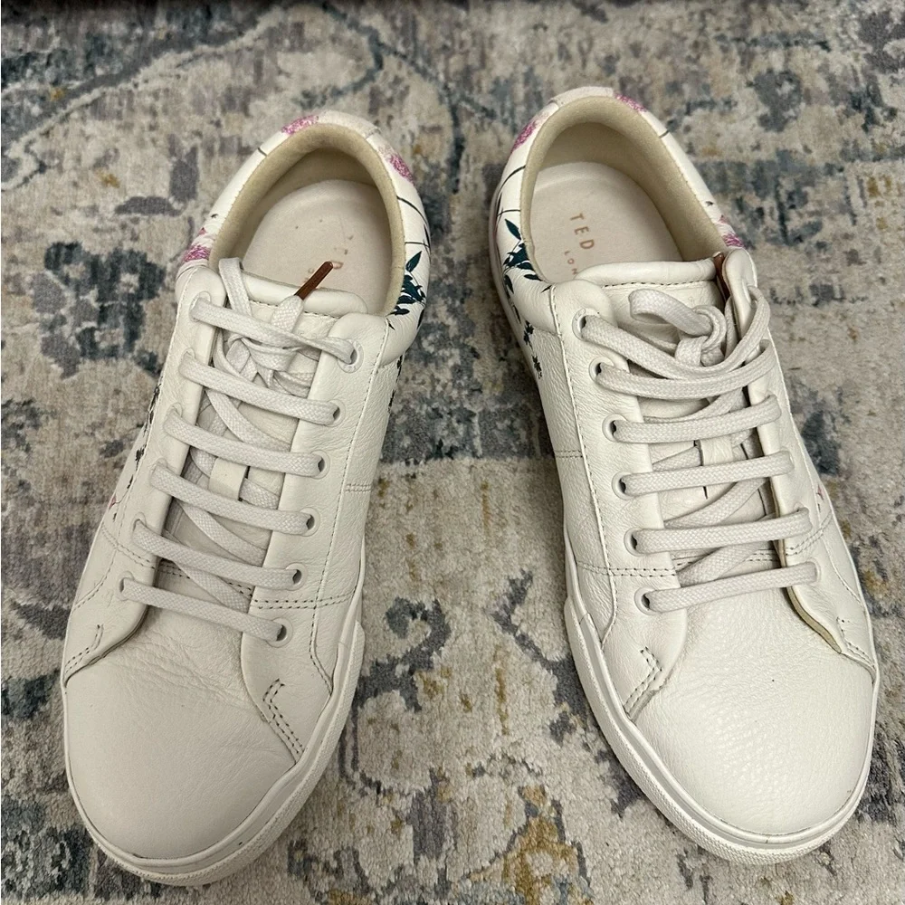 Ted Baker Trainers Size EU 39/ US 8.5 White Floral Sneakers - Picture 2 of 7